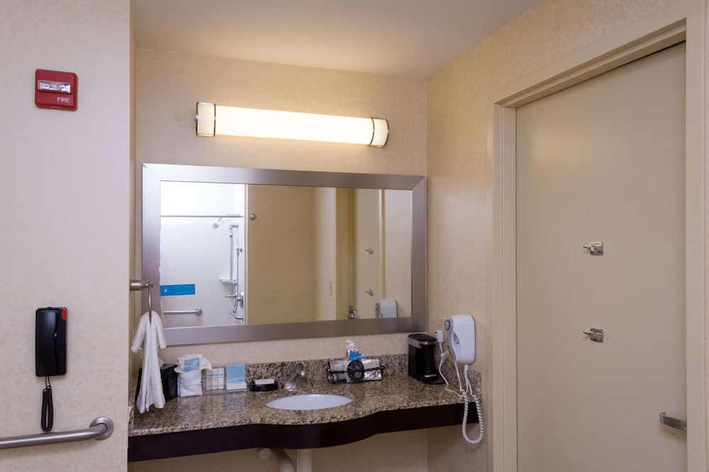 Hampton Inn Dandridge, TN 15/46