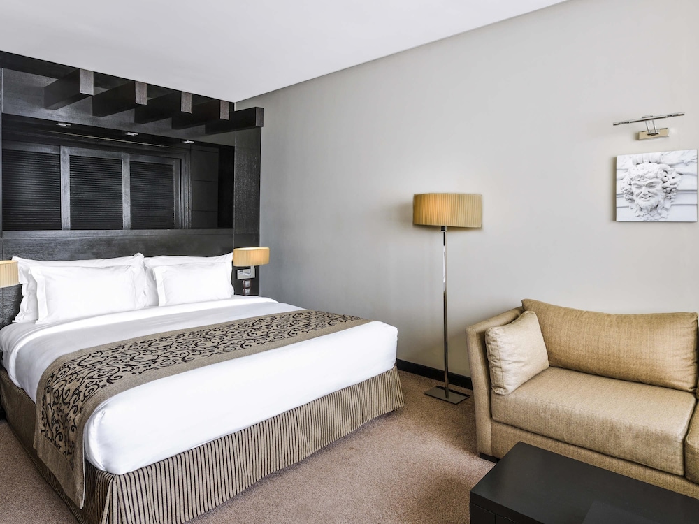 DELUXE, QUEEN BED
