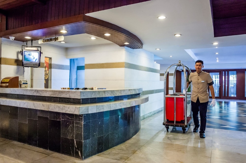 Bangkok Palace Hotel 8/75