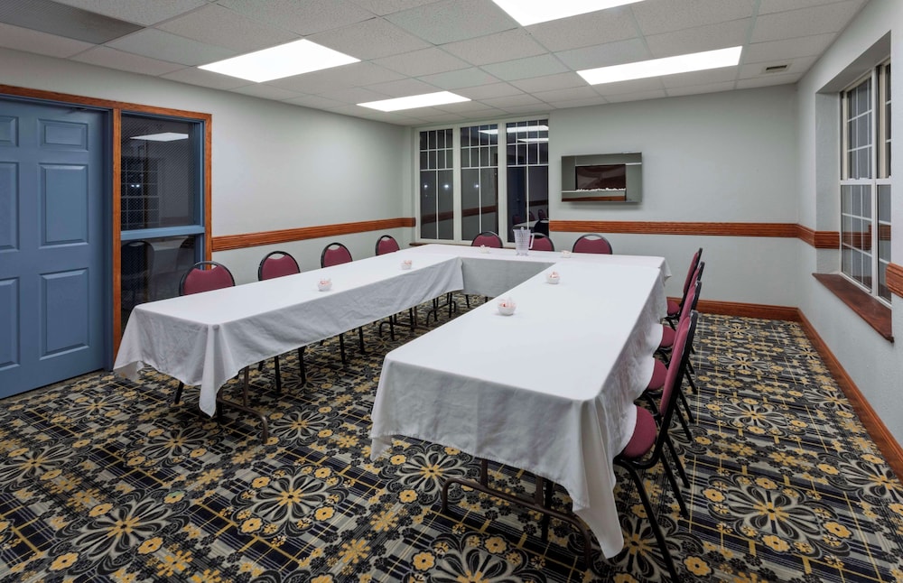 Hastings Country Inn 23/43