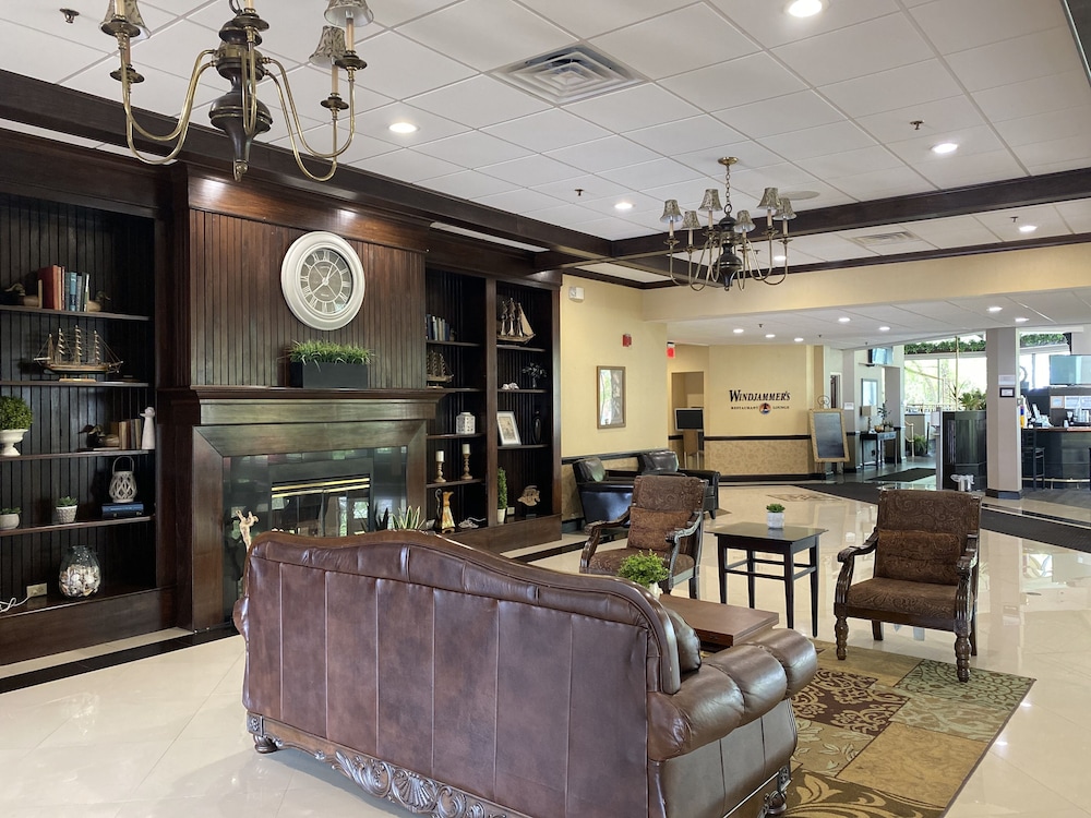 Clarion Hotel Conference Center On Lake Erie 31/43