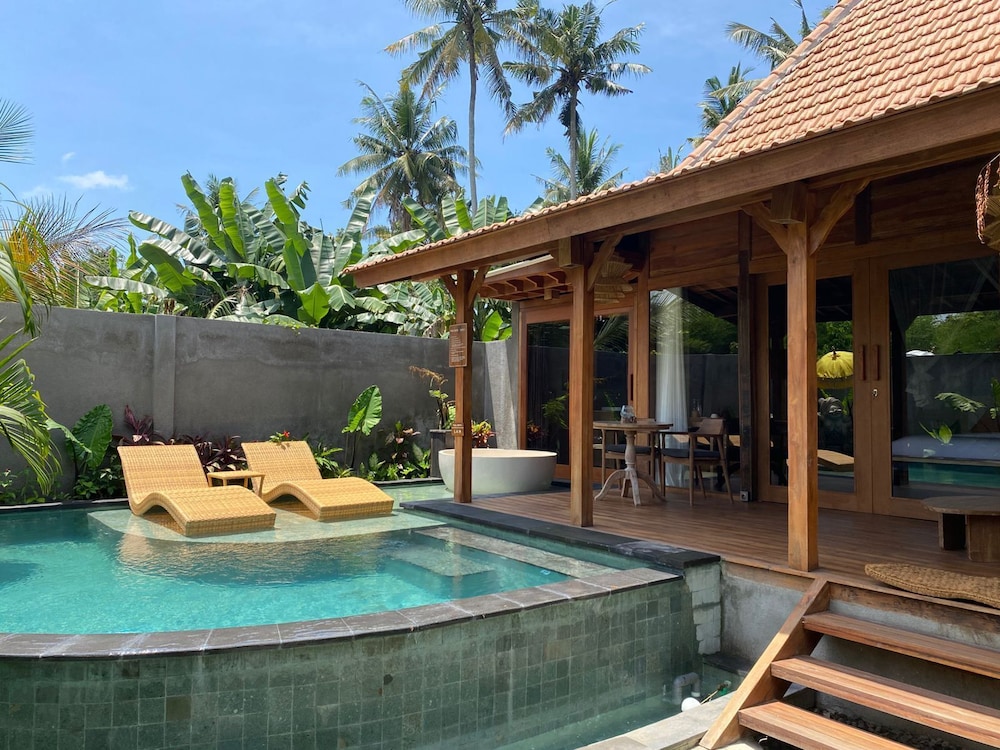 Yana Villas Kemenuh 43/68