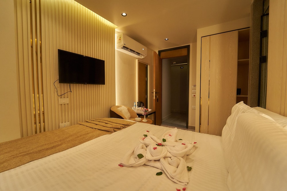 Gold’s Pyramids Hotel 23/42