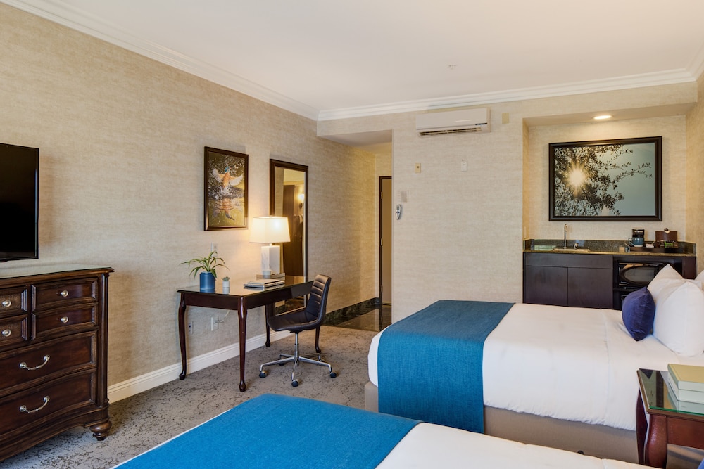 Ayres Suites Diamond Bar 10/65