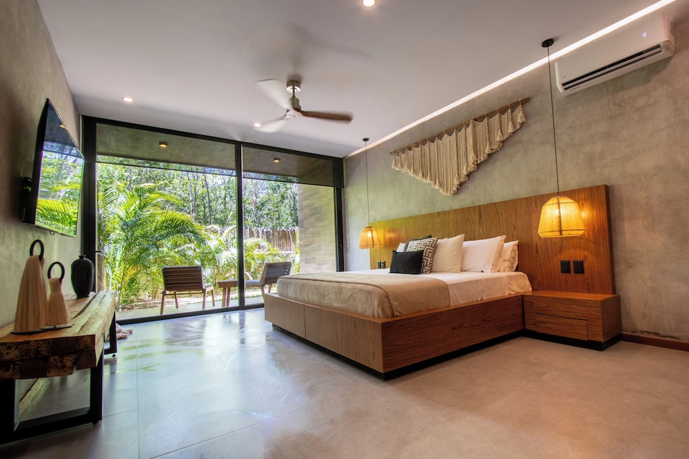 Grand, Suite, King Bed