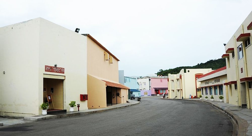 Tara Comfort Hotel Ramoji Film City 28/33