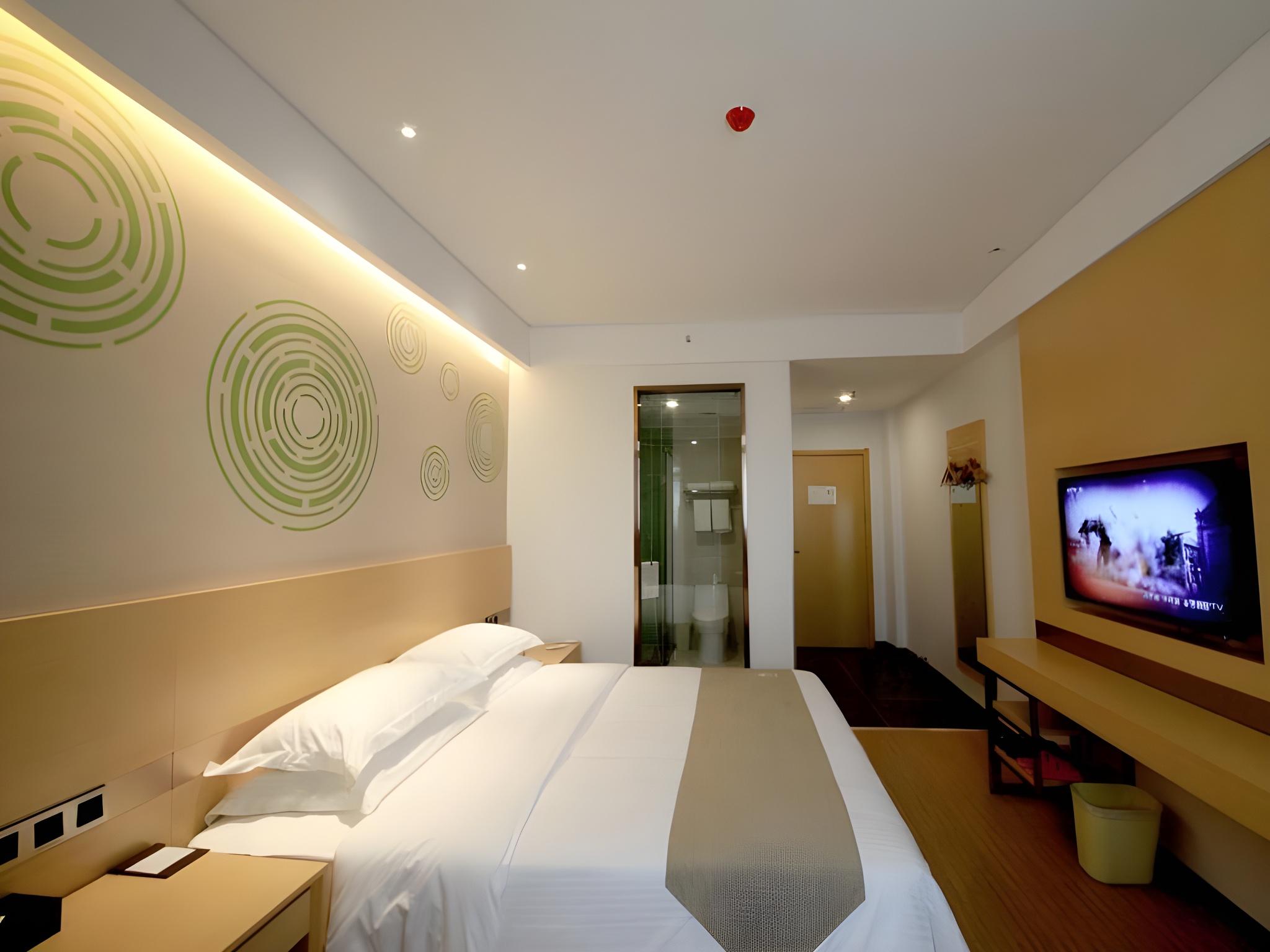 SUPERIOR, QUEEN BED