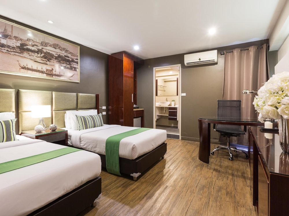 Ratchada Point Hotel 12/57