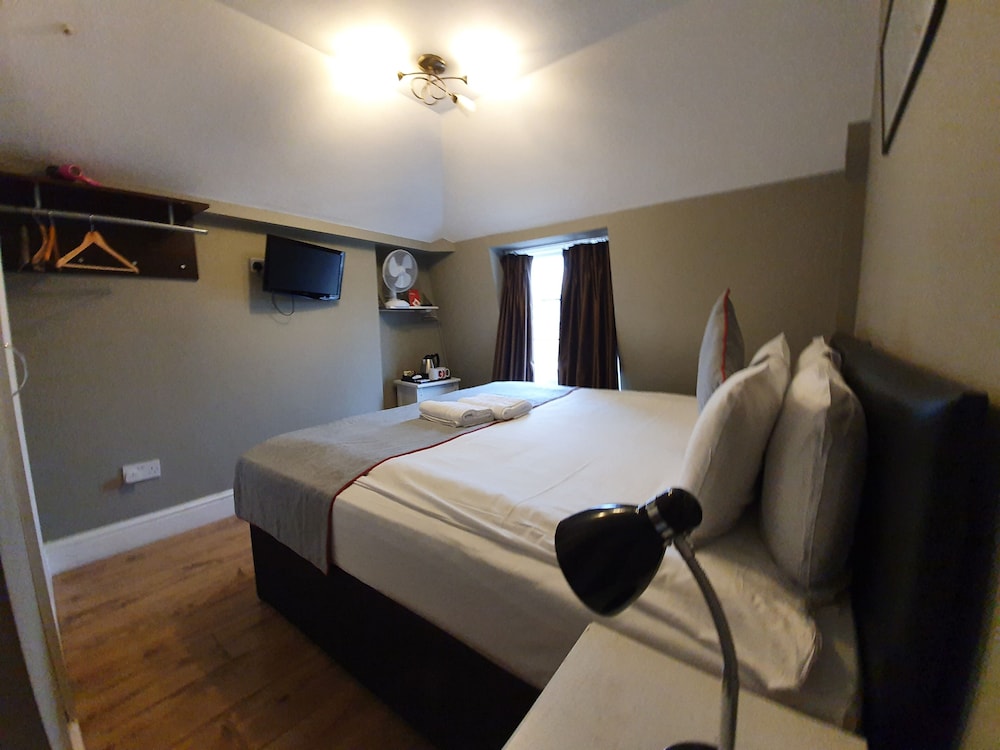 Ebury House Hotel 35/50