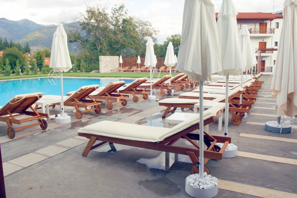 Mont Helmos Hotel 60/71