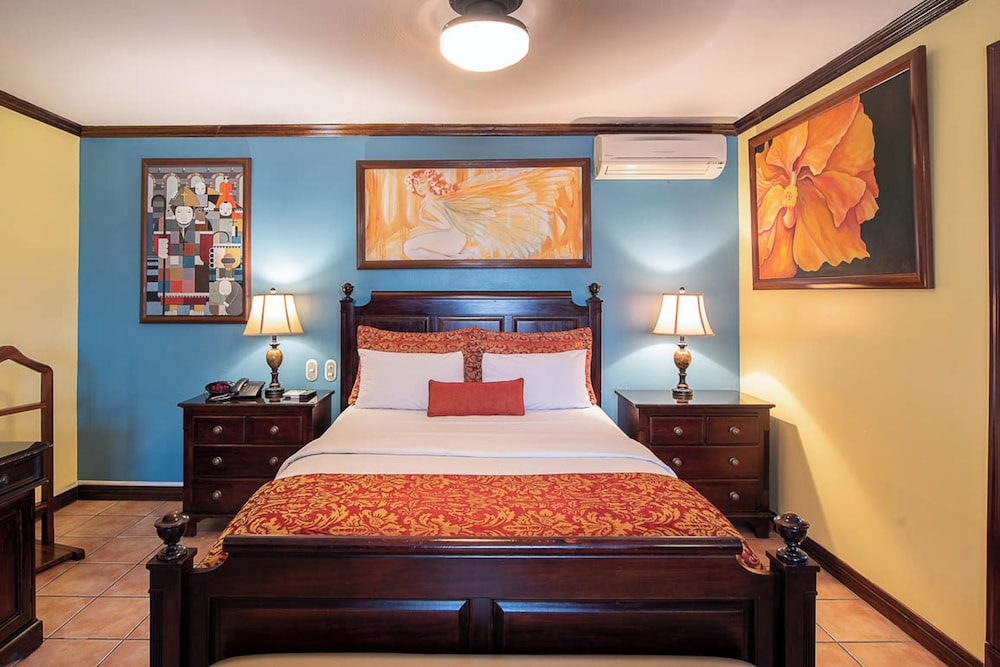 EXECUTIVE, SUITE