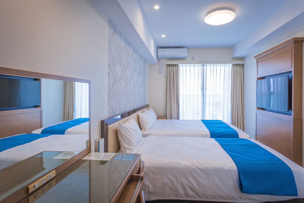 OKINAWA KARIYUSHI LCH.RESORT on The Beach 13/50