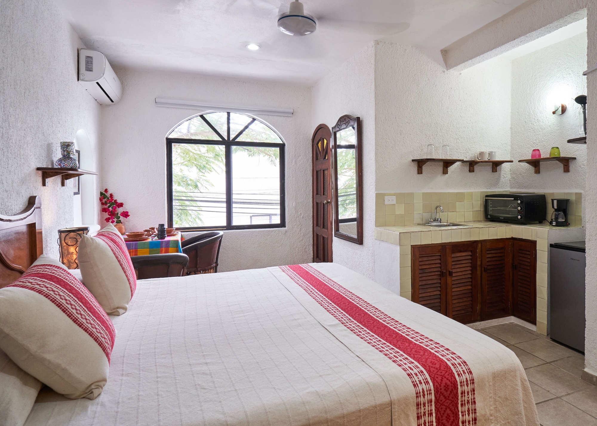 STUDIO, MULTIPLE BEDS