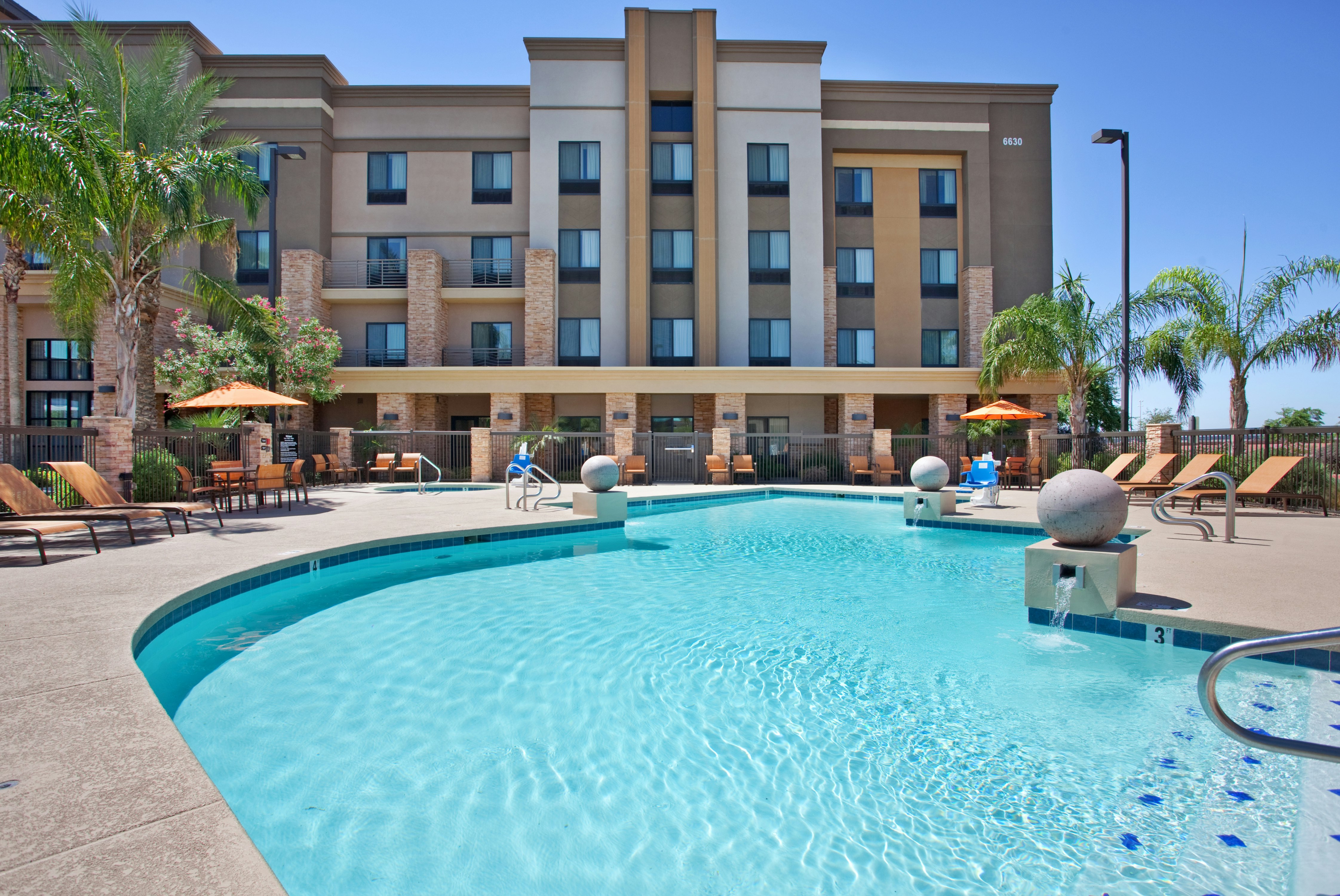 Hampton Inn And Suites Phoenix Glendale Westgate Az 8/65