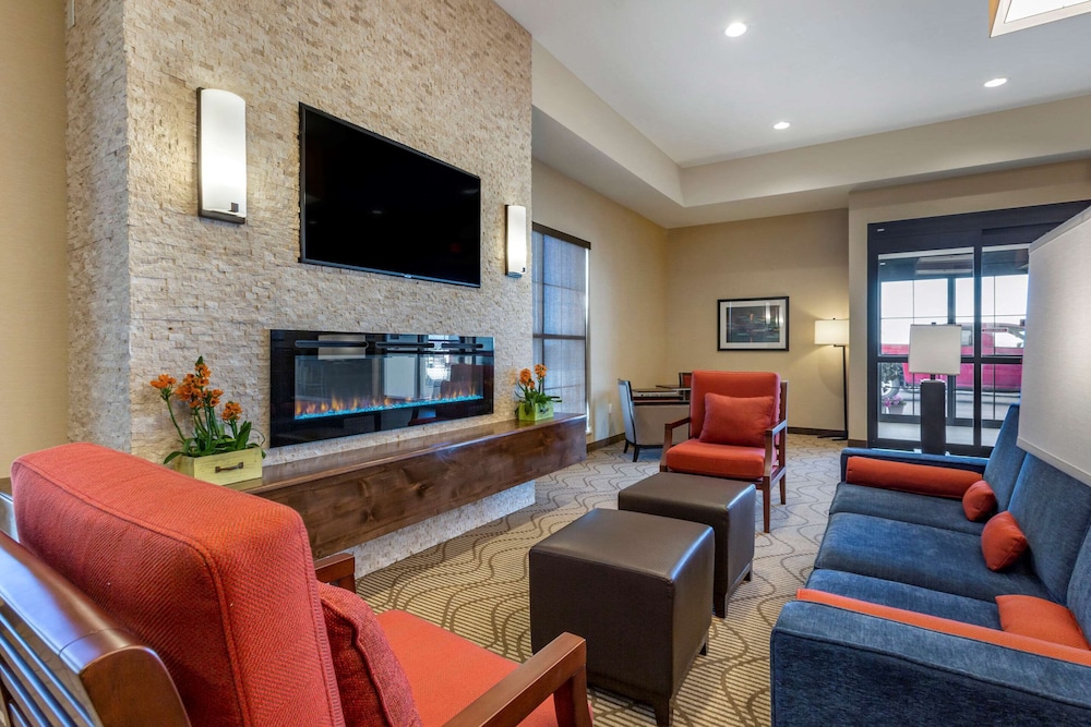 Comfort Suites Albuquerque Airport 24/34