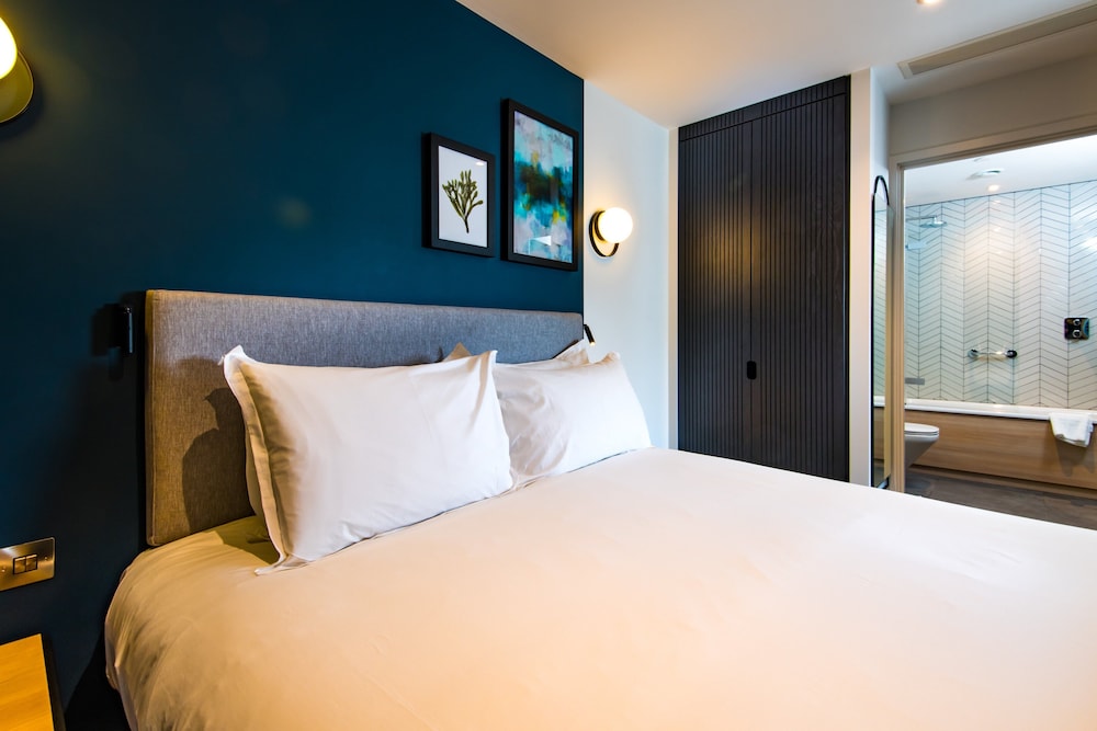 STAYBRIDGE SUITES CARDIFF 15/66