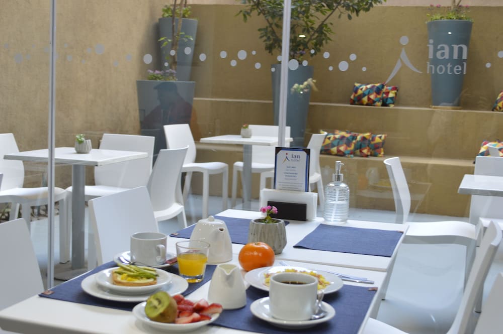 Ian Hotel (ex Howard Johnson Palermo) 37/54