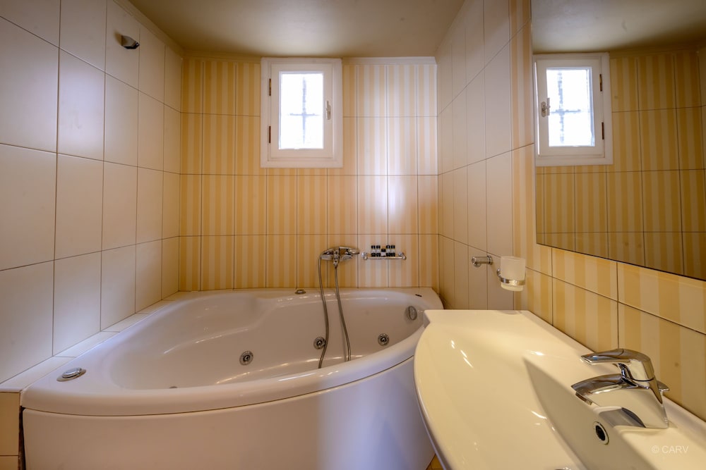 ASPALATHRAS WHITE HOTEL 44/50
