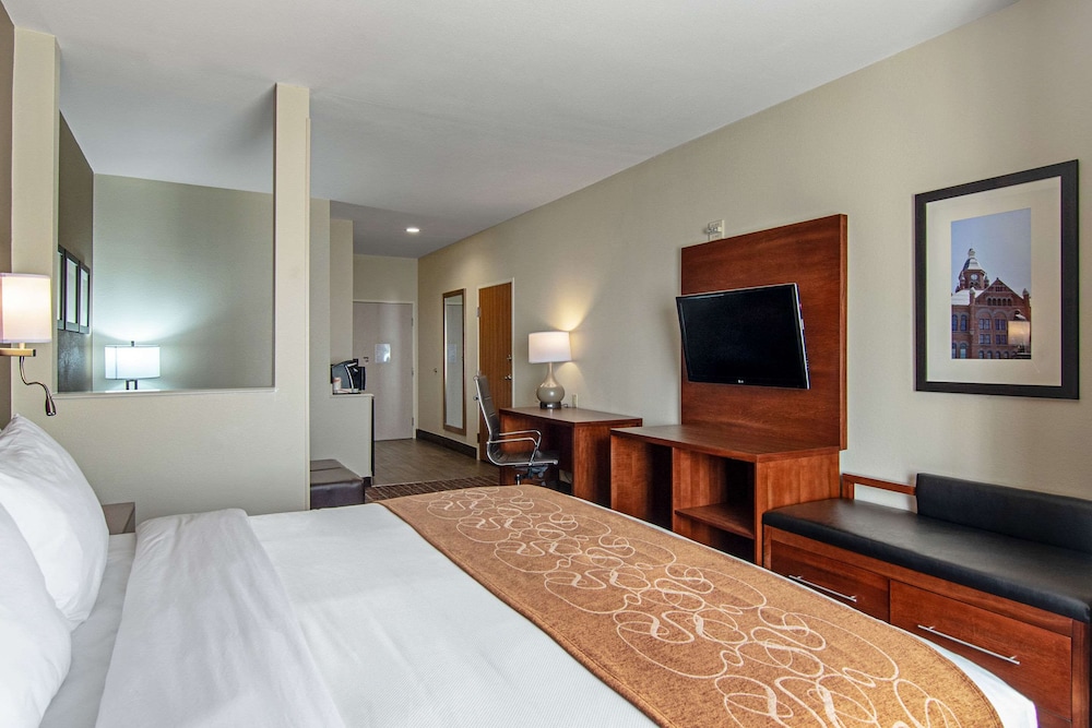 SUITE, KING BED, ACCESSIBLE