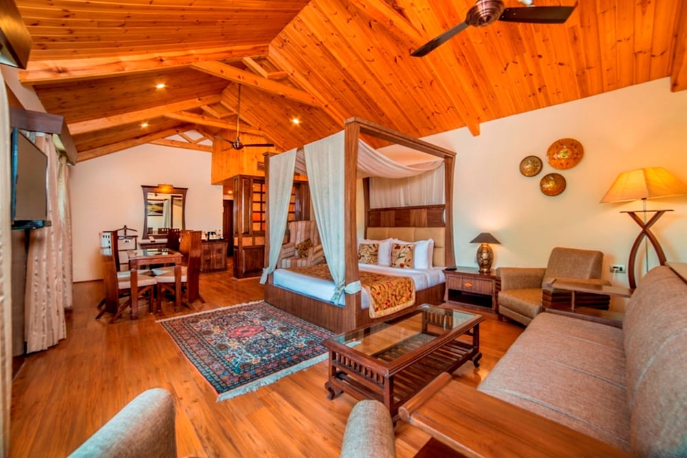 Lemon Tree Hotel Srinagar 20/21