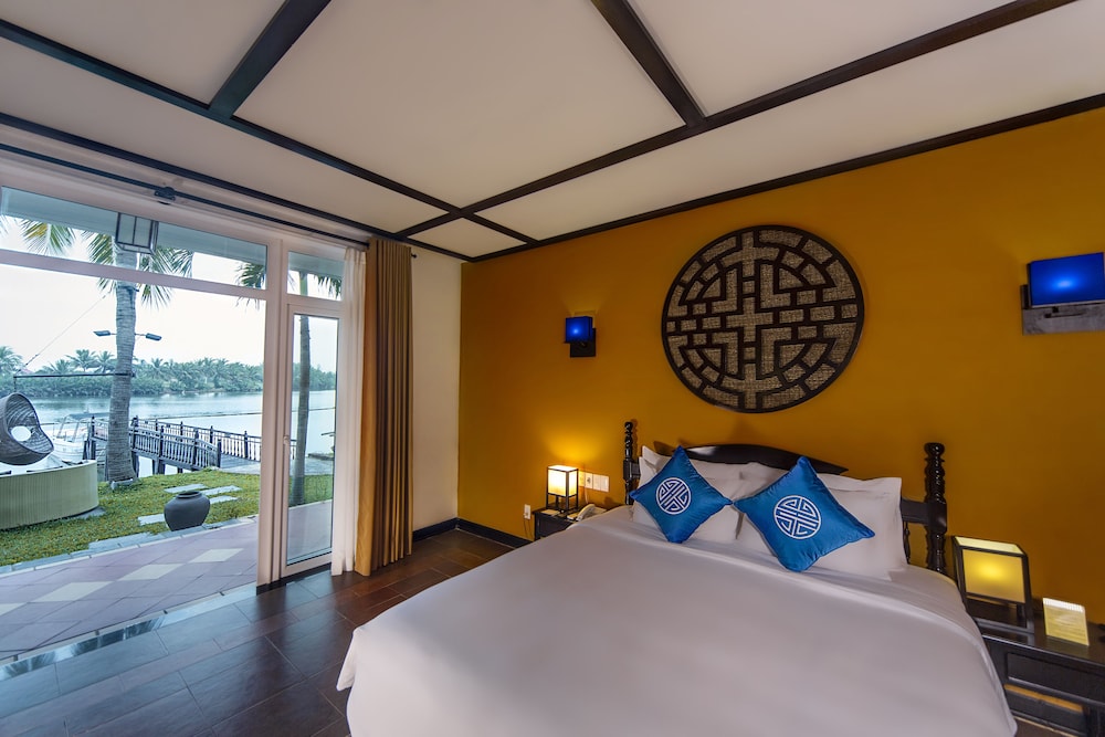 Hoi An Beach Resort 12/70