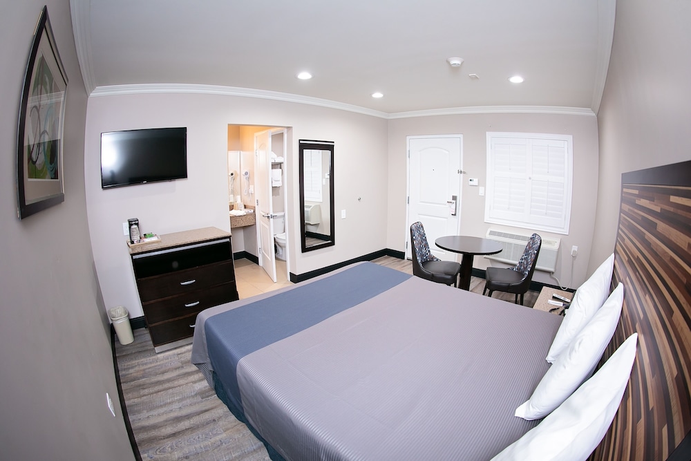 Diamond Bell Inn And Suites 19/54