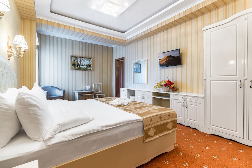 LUXURY, SUITE