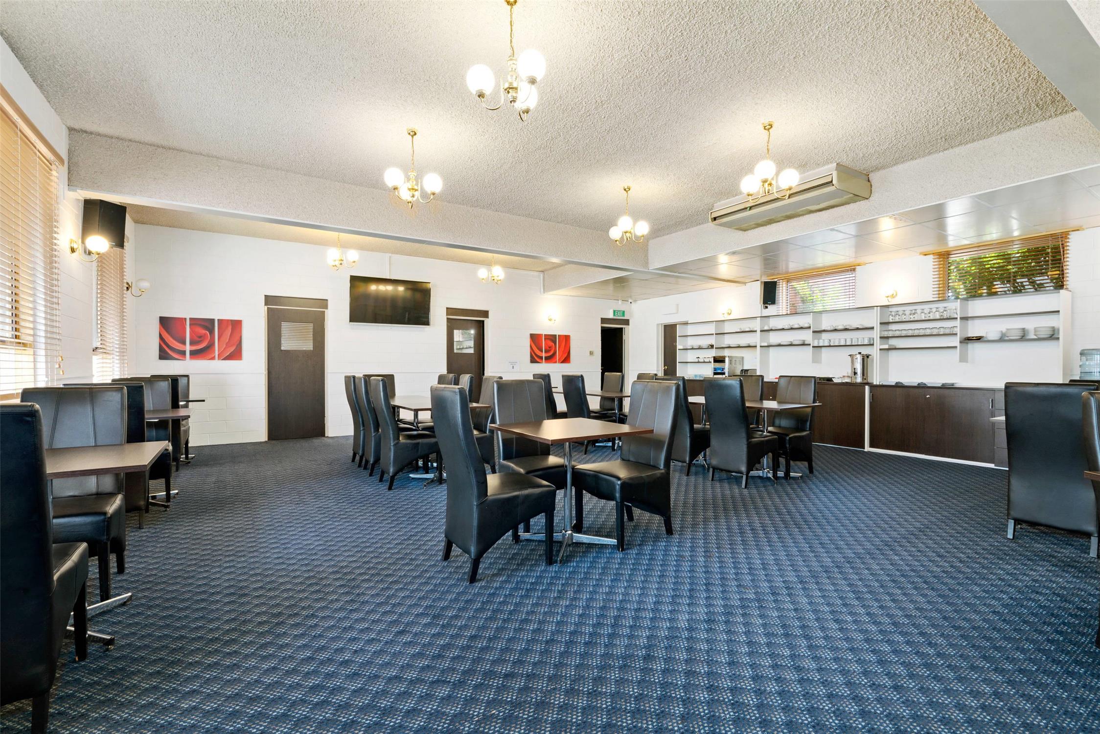 Comfort Inn & Suites King Avenue 27/34