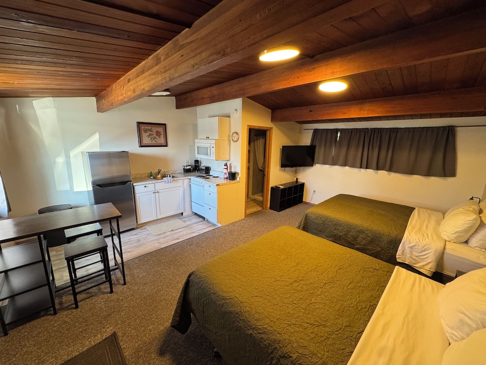 Pioneer Motel 19/43