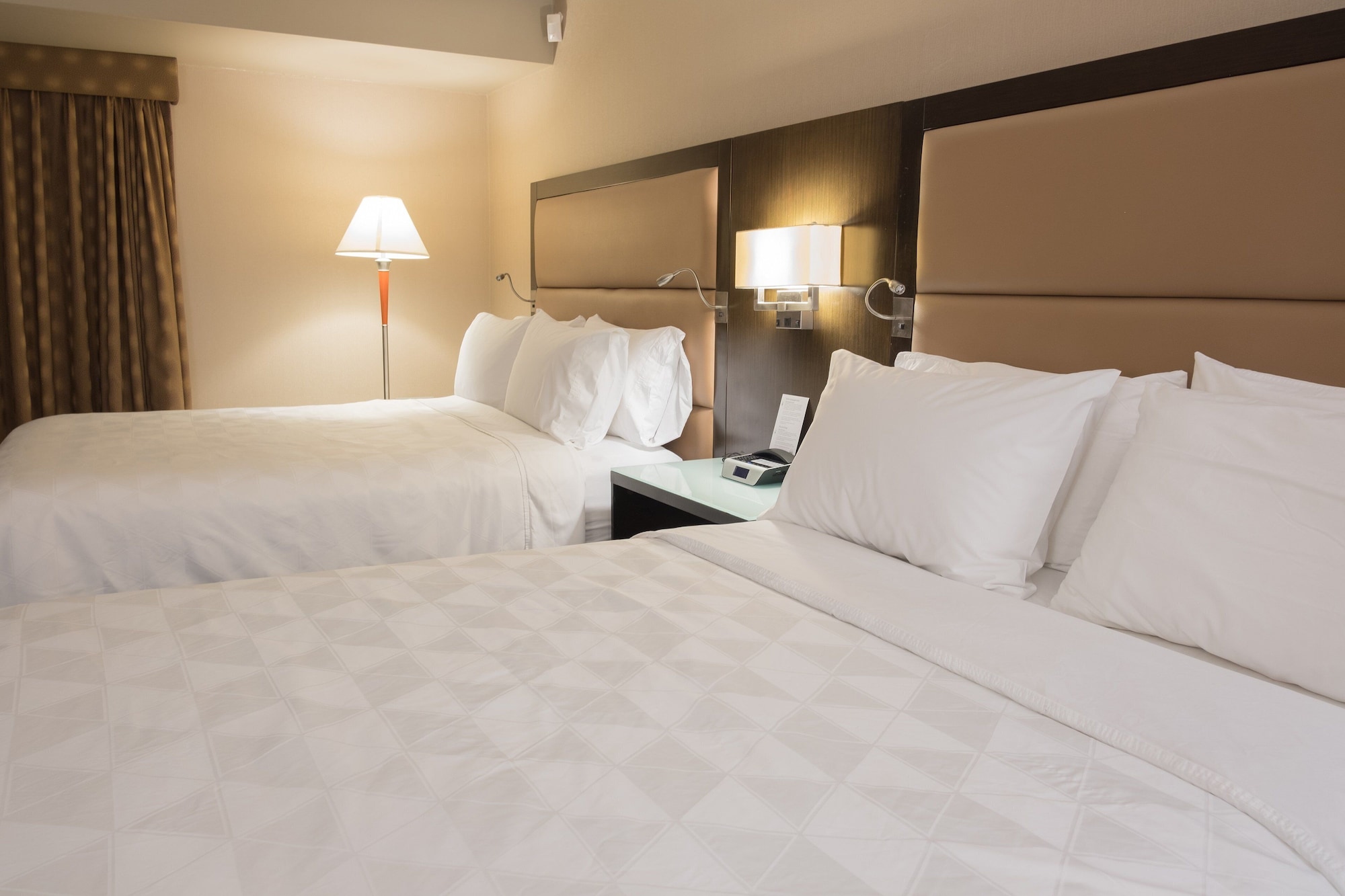 غرفة عائلية بسريرين كوين، HOLIDAY INN HOTEL AND SUITES VANCOUVER DOWNTOWN 6/9