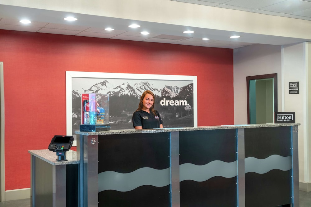 Hampton Inn And Suites Roanoke Airport 11/49