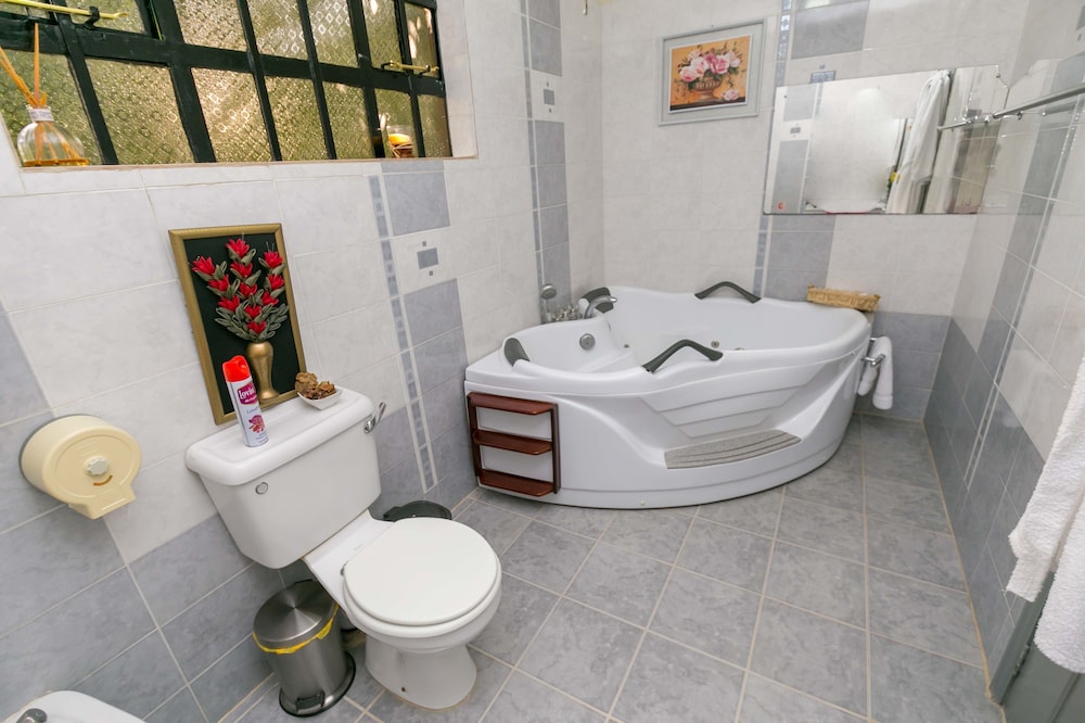 Fahari Gardens Hotel 49/50
