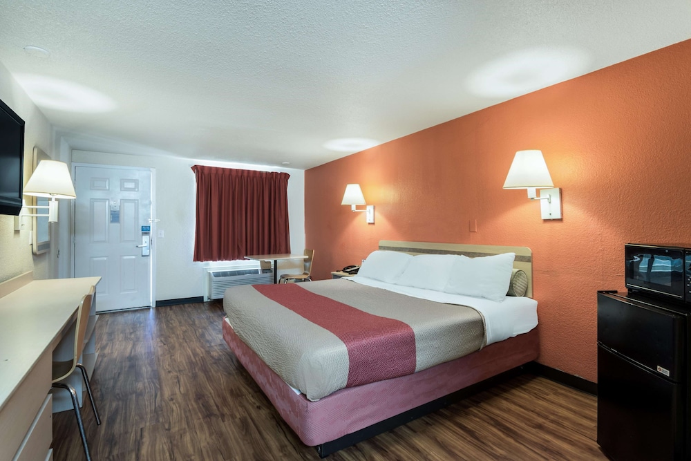 Motel6 Newport News, VA 11/38