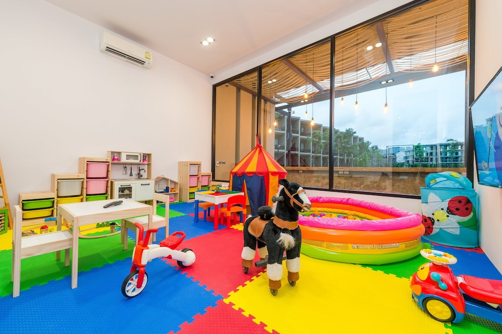 The Gallery Hotel Naiharn 40/50