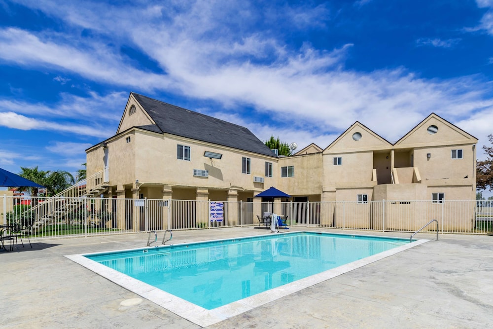 Motel6 Buttonwillow, CA - Central 45/50