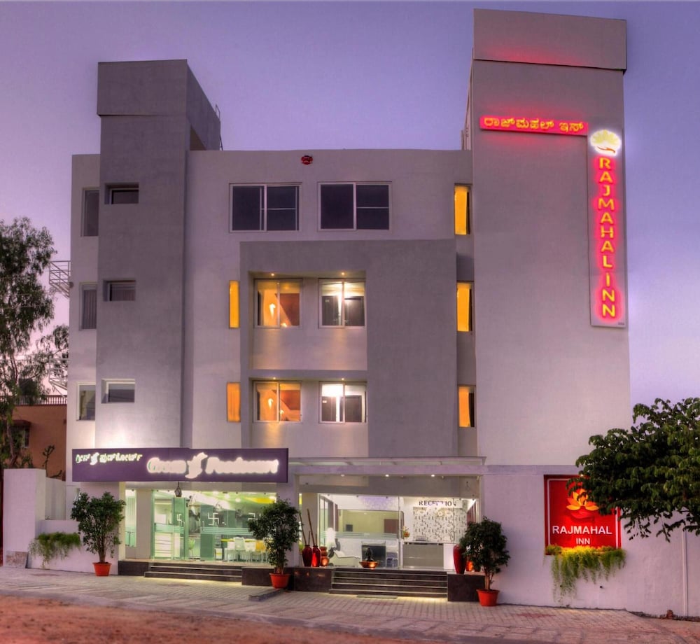 Rajmahal Inn 3/50