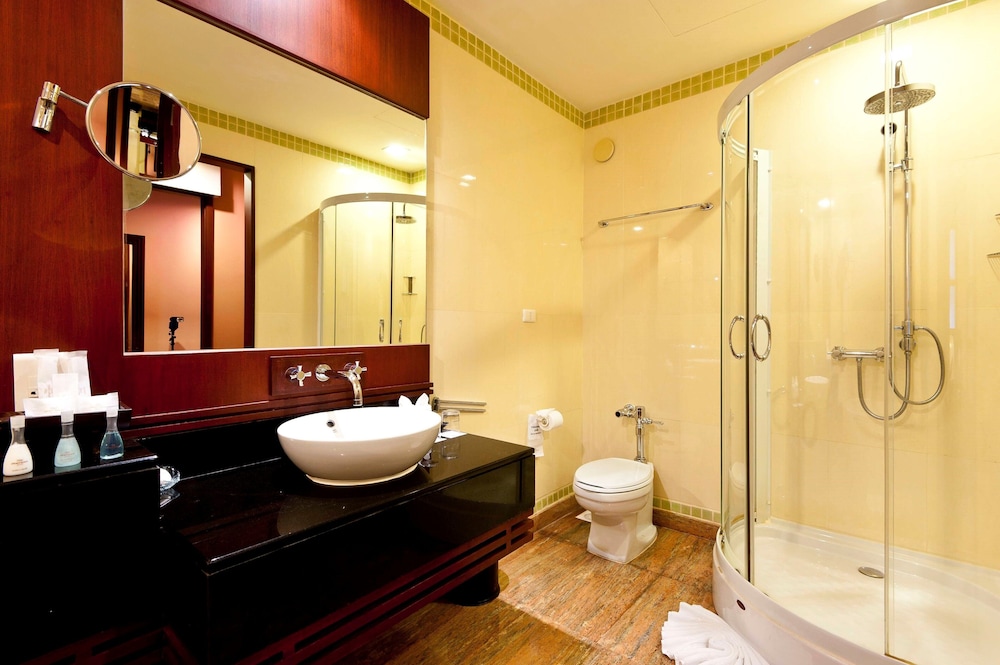 Grand Pacific Sovereign Resort and Spa 20/68