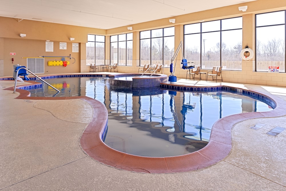 Holiday Inn Express And Suites Indianapolis W Airport Area 11/65