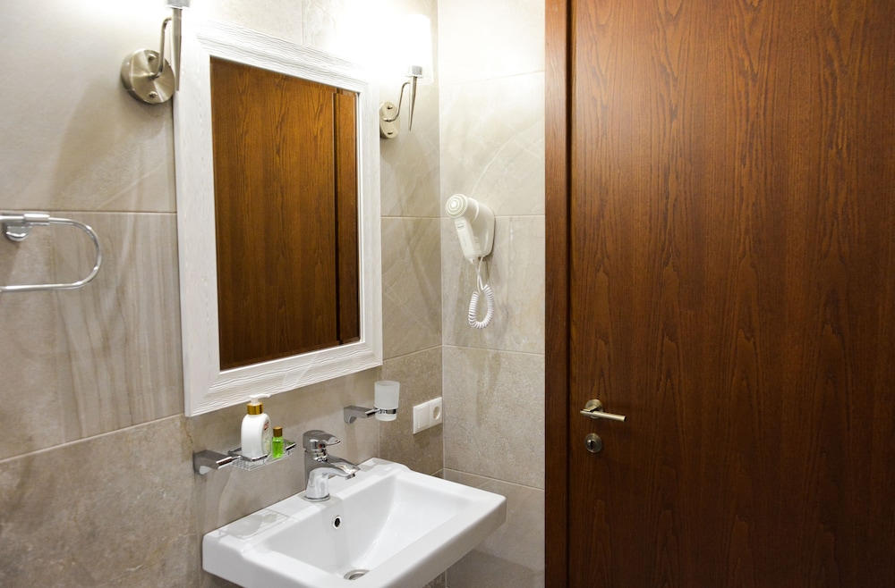 غرفة ديلوكس بسرير كينج، Eleon Boutique Hotel 2/2