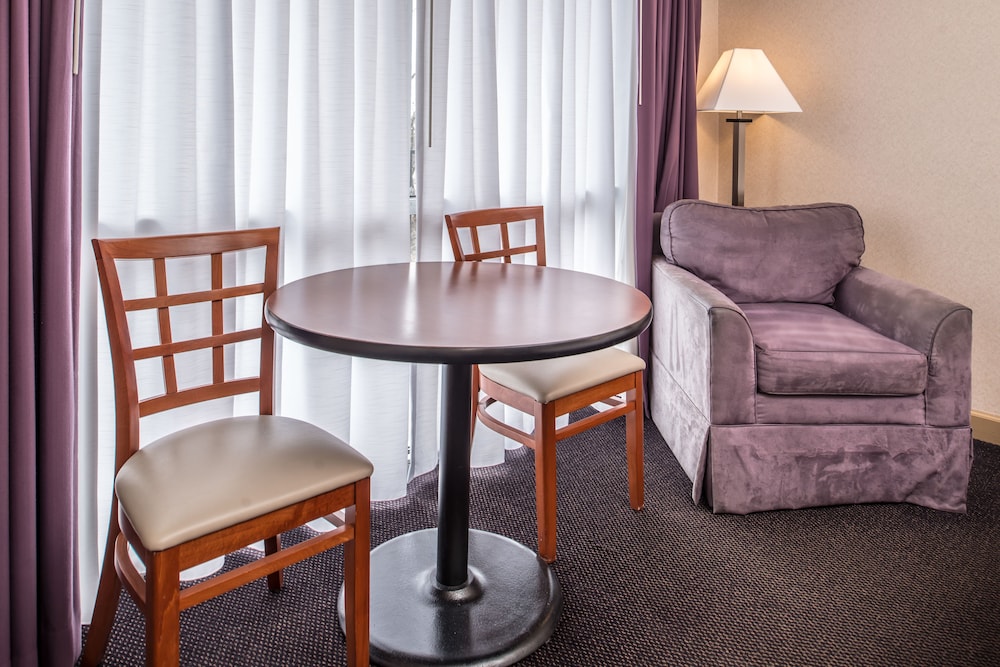 Hawthorne Inn and Conference Center 40/64