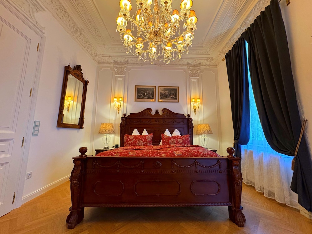 7Th Heaven Vienna Center Apartments 10/44