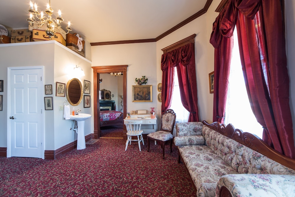 Grand Victorian Inn 26/32