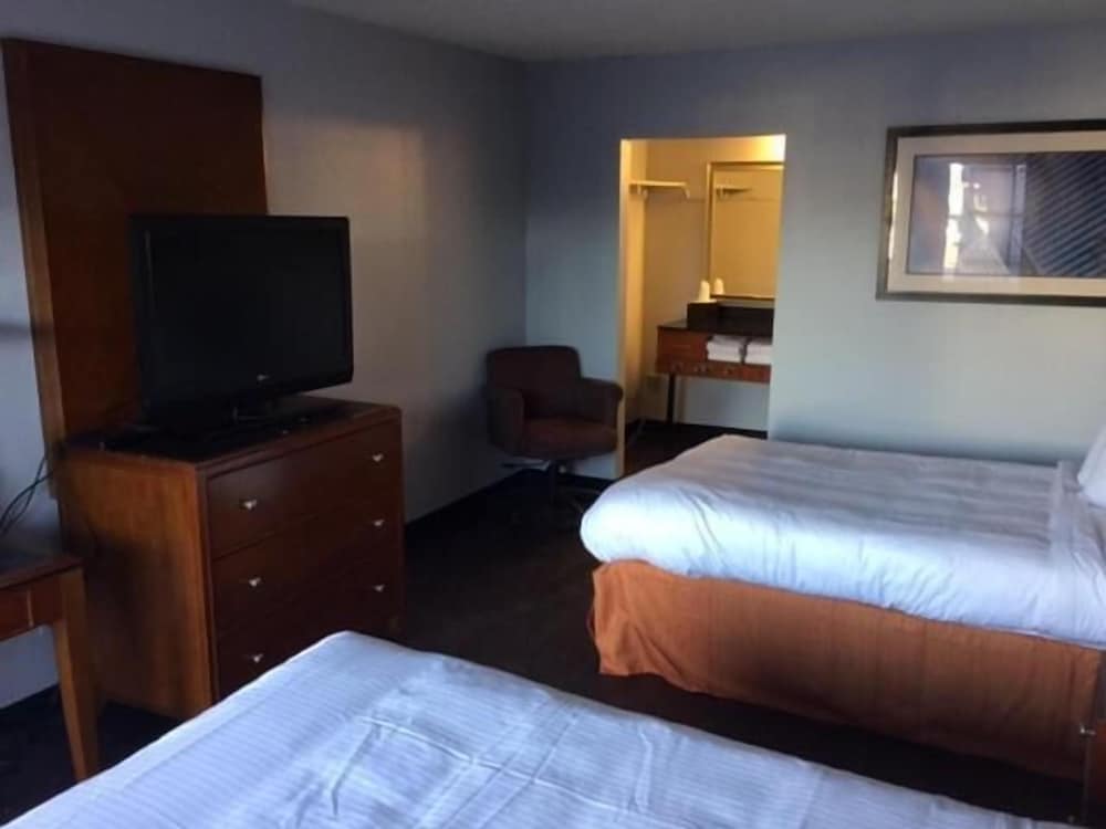 Extend A Suites Phoenix, AZ 35/55