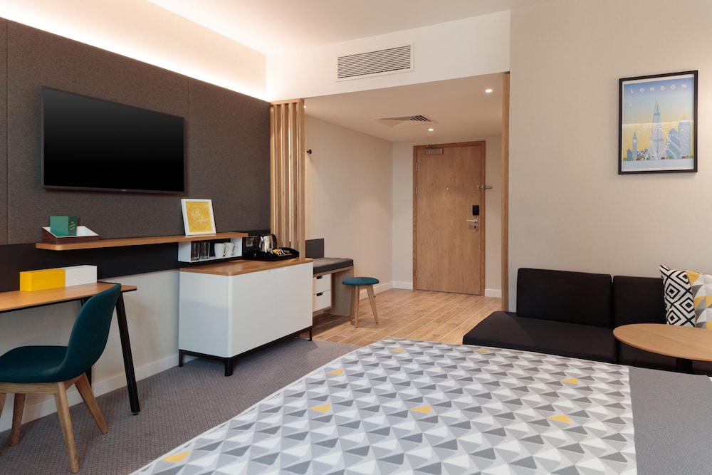 Holiday Inn London - Heathrow Bath Road 26/76