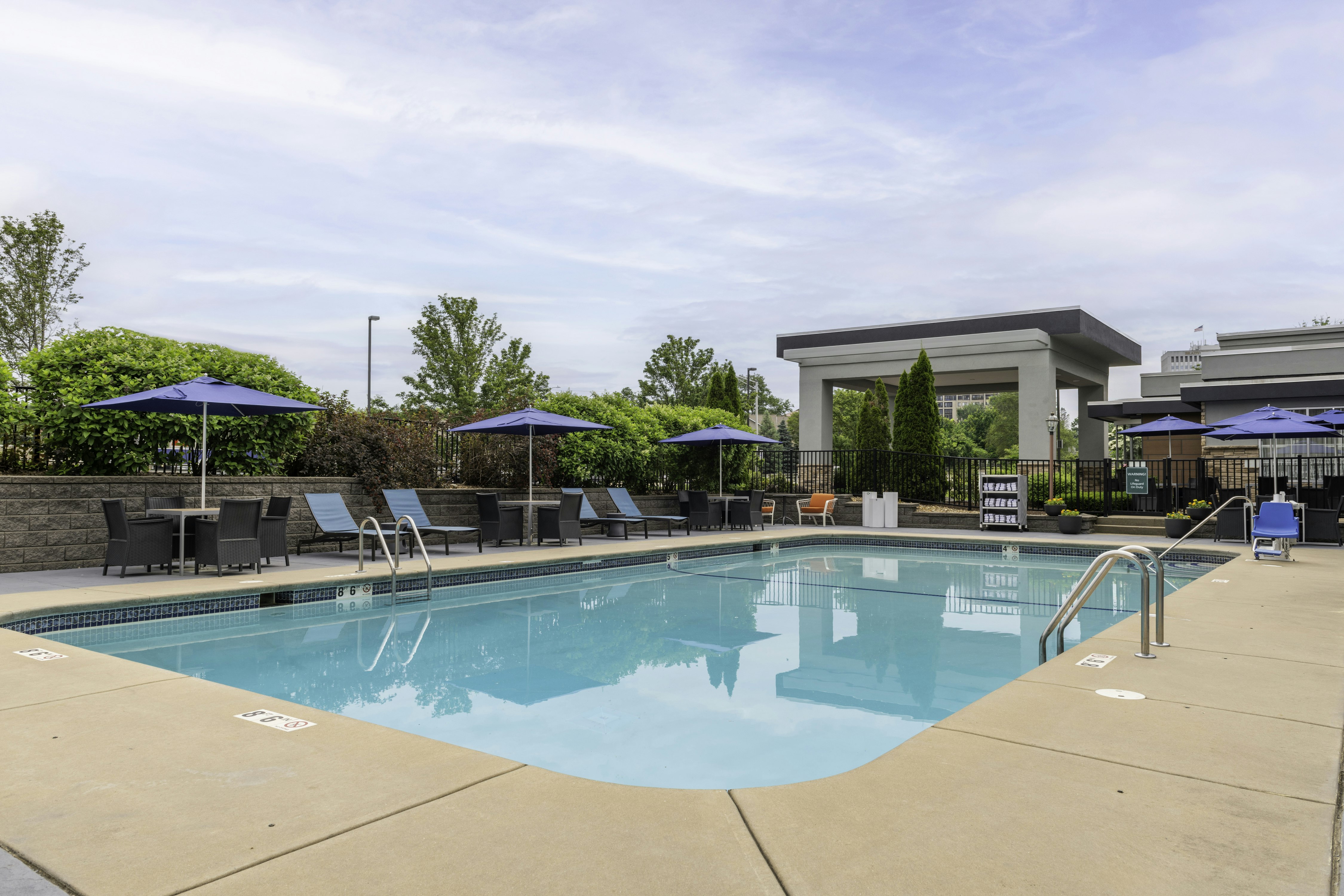 Hampton Inn Manchester Downtown, NH 2/39