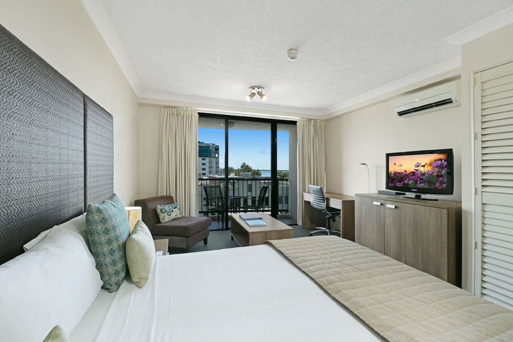 ROOM, CITY VIEW