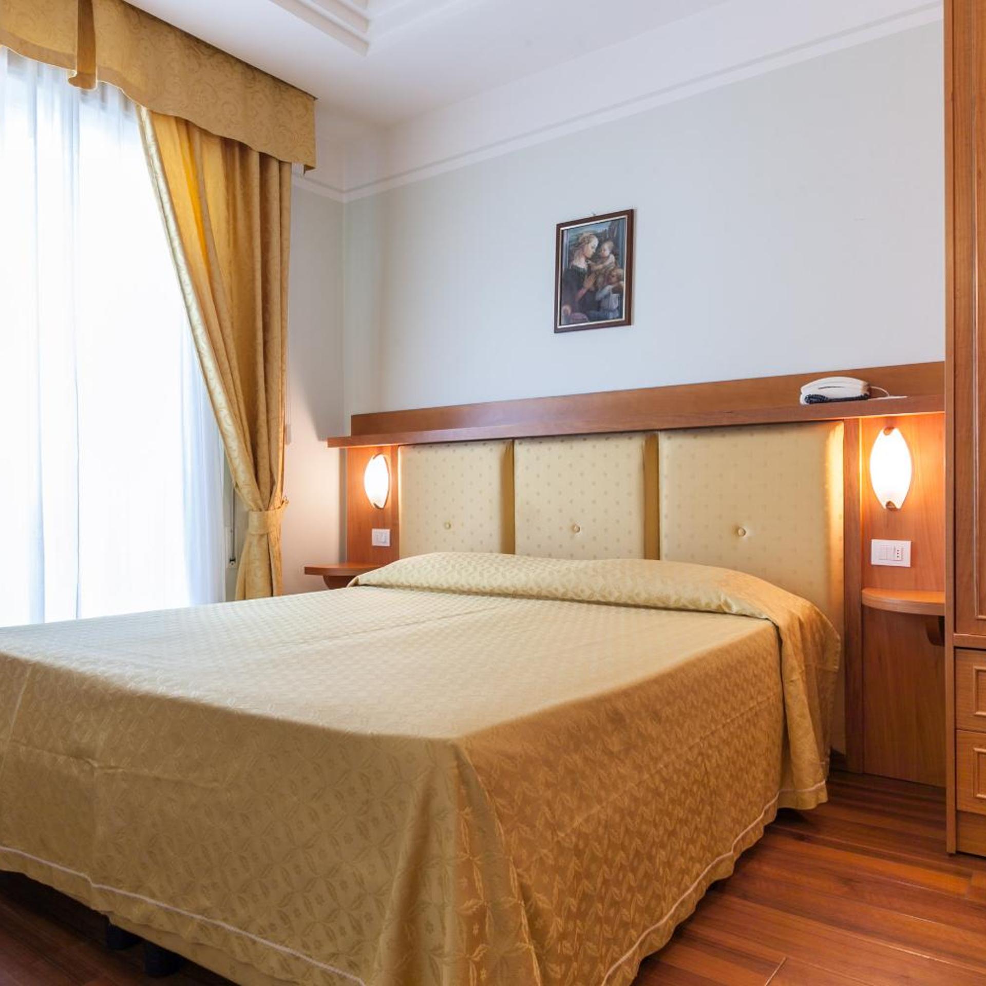 Classic, Double or Twin Bed, Side Sea View