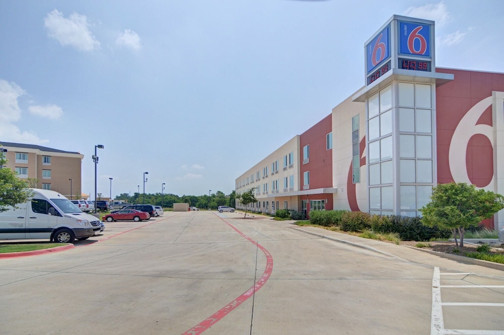 Motel6 Roanoke, TX - Northlake - Speedway 38/48