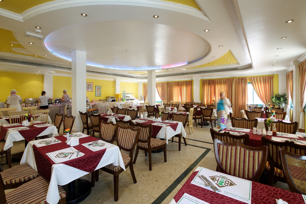 Summer Land Hotel 18/20