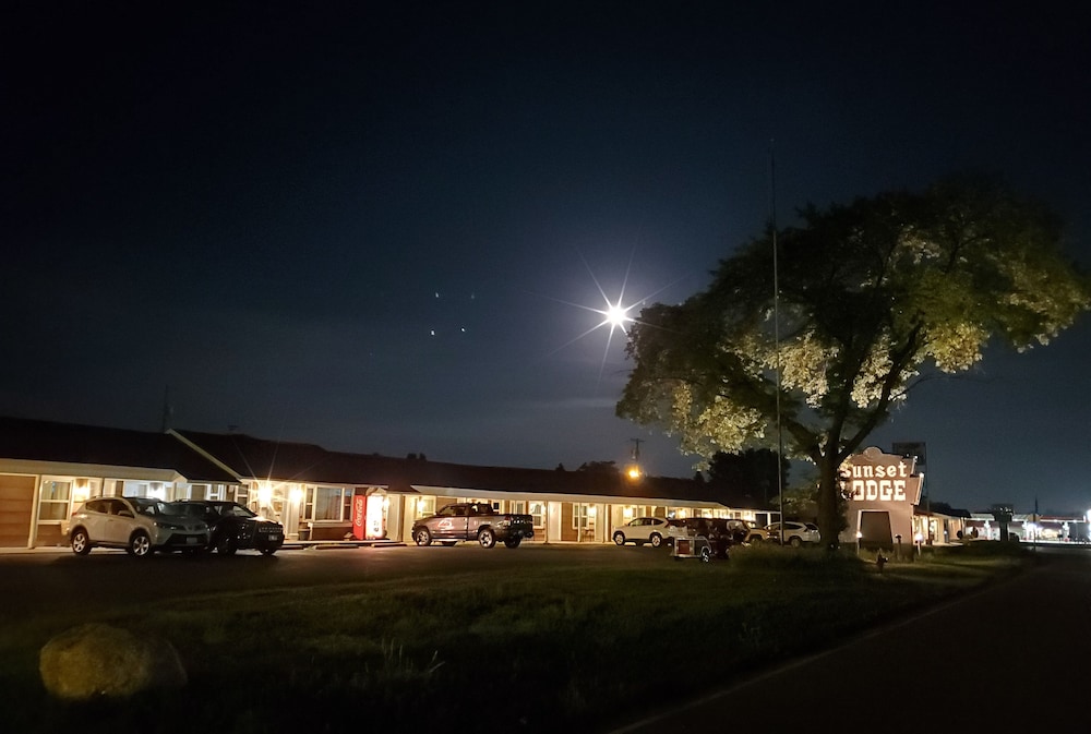 Sunset Lodge Escanaba image